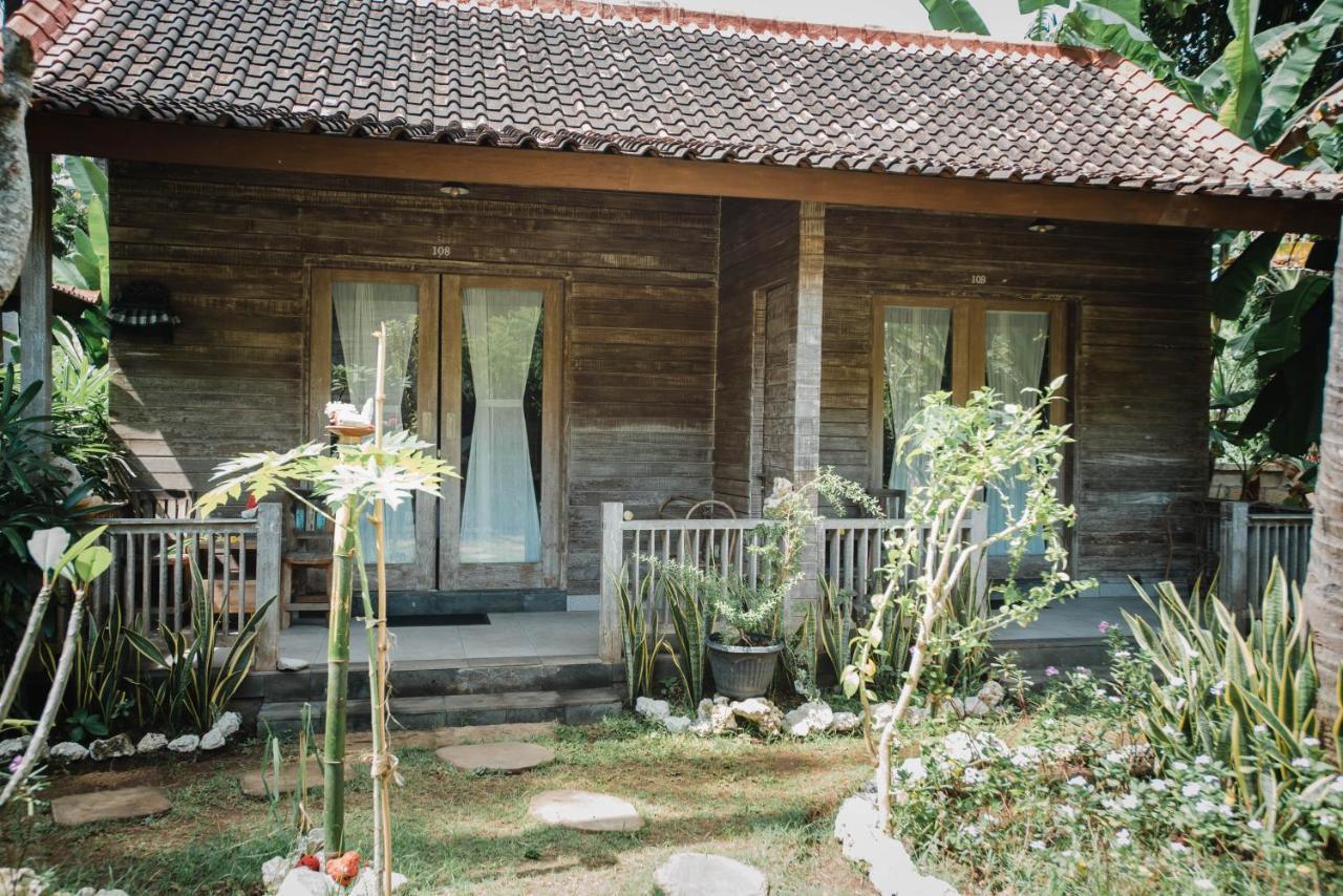 Acala Hostel & Reef Bar Toyapakeh Exterior photo