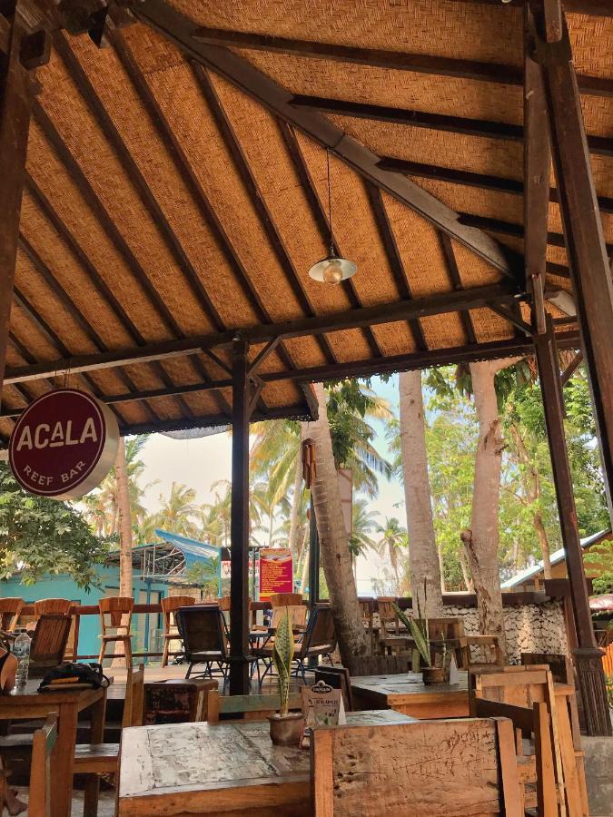 Acala Hostel & Reef Bar Toyapakeh Exterior photo