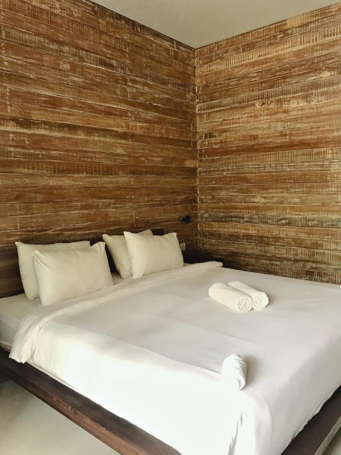 Acala Hostel & Reef Bar Toyapakeh Exterior photo
